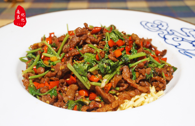 辣度对于我来说还是完全ok的,下面是方便面,渗下的汤汁拌面也是刚刚好