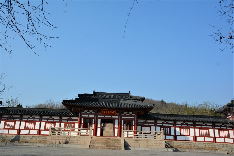 八公山景区                      巍峨的汉淮南王宫