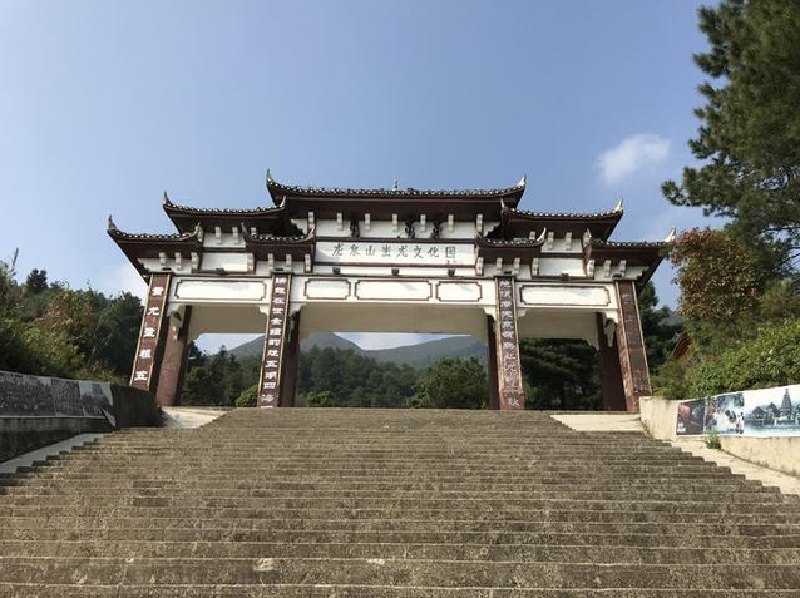 贵州黔东南丹寨县龙泉山:除了花海,这里还是祭祀蚩尤的苗族圣山