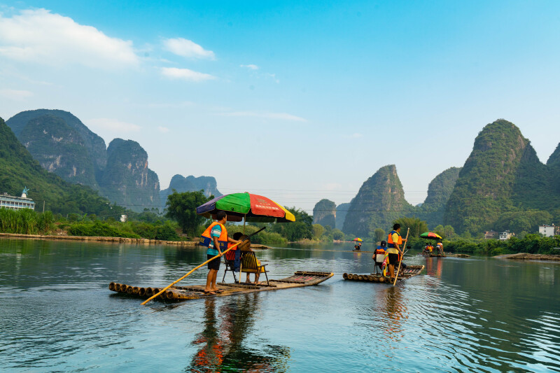 亲子游阳朔,竹筏漂流画中游,千古情缘永流芳