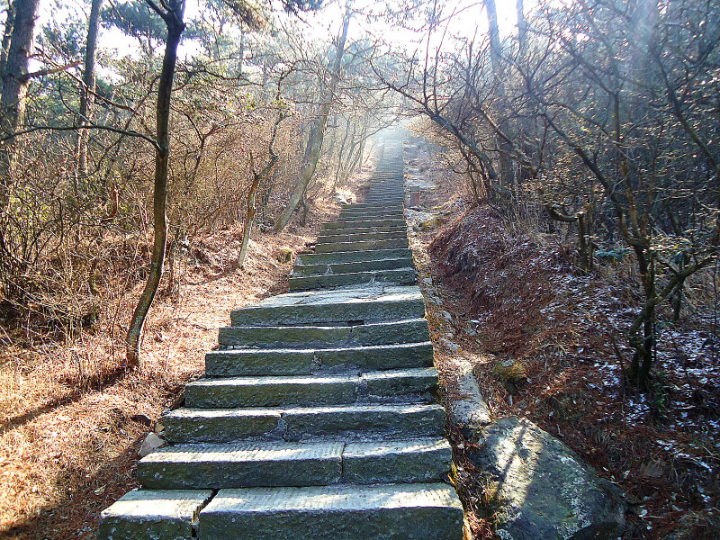 五老峰                     上山的石阶路