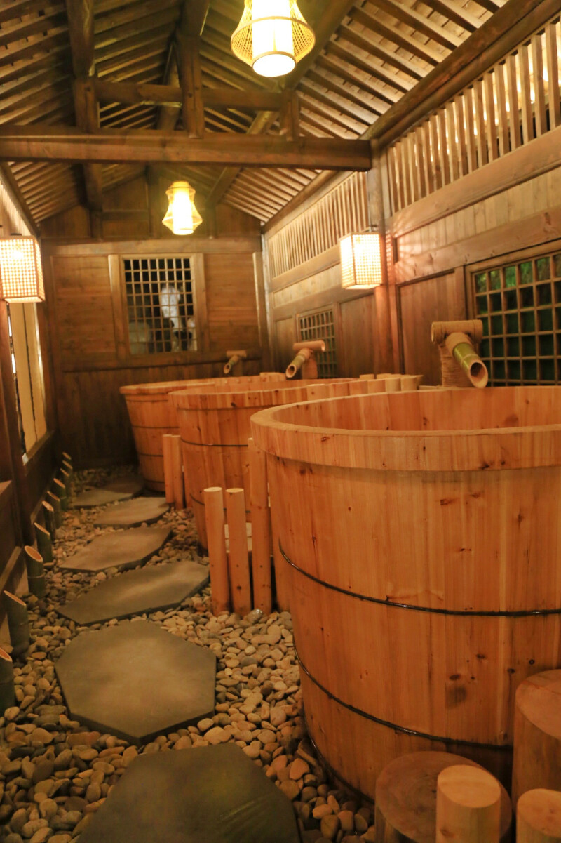 横店梦泉谷:好想整个冬天都泡在里面