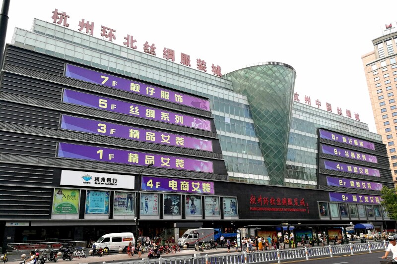 聚焦厦门女装新潮流：商家如何把握市场机遇