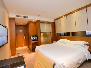 厦门建业路地铁站东渡客运码头亚朵酒店