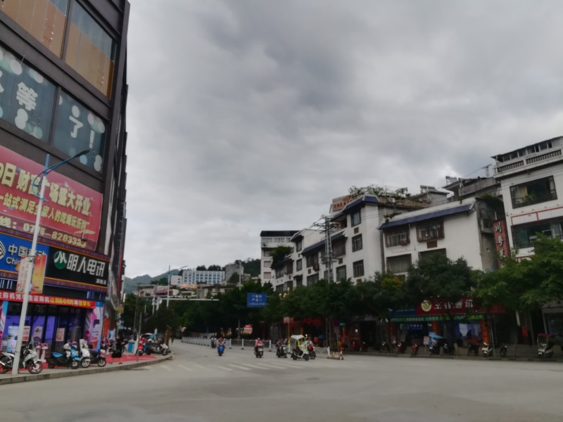 隆林县闹市里的小广场