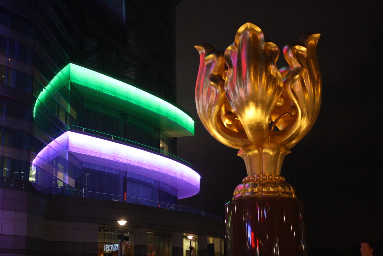 提问!请问从广州坐车到香港要准备什么材料?港