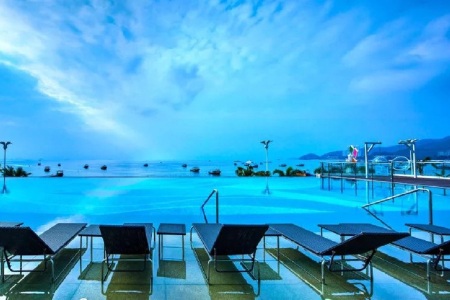 <巽寮湾双飞8日游>享有中国夏威夷美誉天赐银滩，浪漫海景吹凉爽海风吃美味海鲜，享风情闲时沙滩漫步晚赏落日余晖