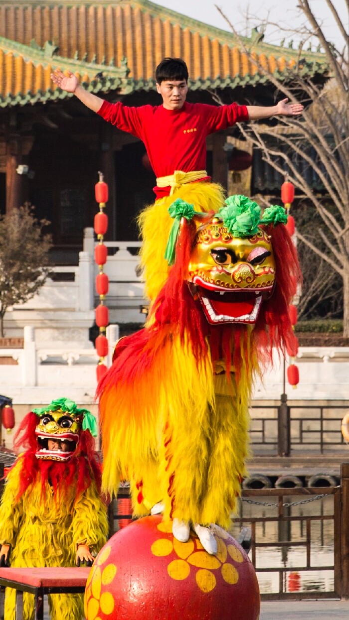 舞北狮,北狮舞狮_大山谷图库