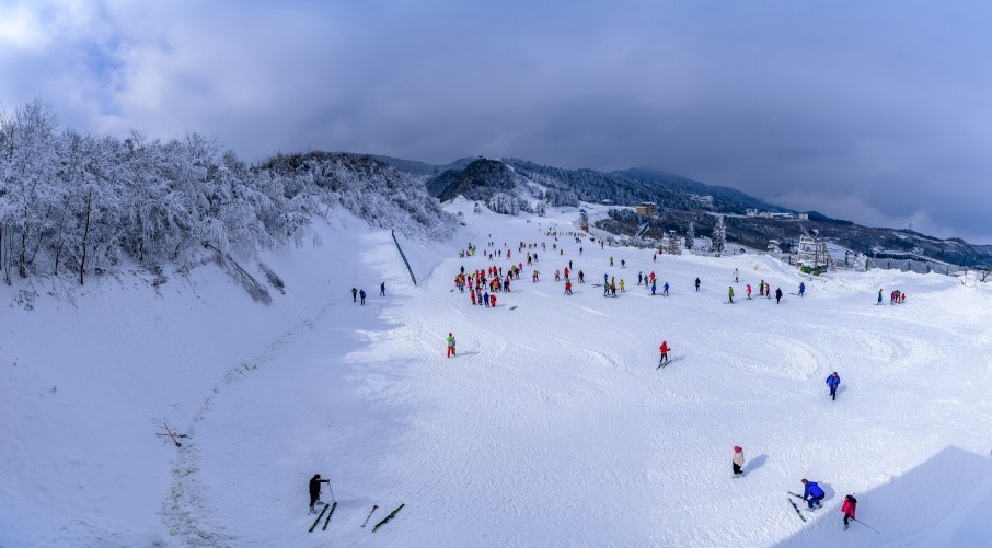 云顶滑雪小镇图片