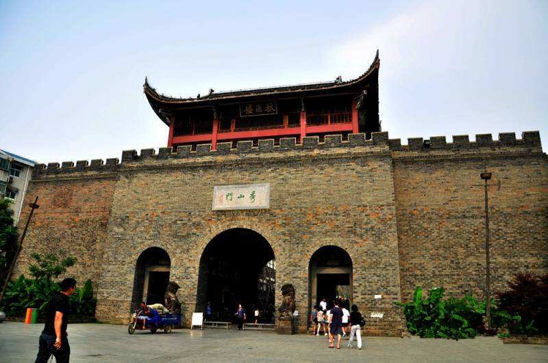 秀山 门博物馆是一座展示 池州 地域文化的特色博物馆,以陈列木雕