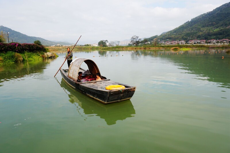 你好2018#泡汤新花样,移动温泉荡漾在溪水中