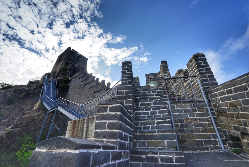 思绪万千,可以充分领略到"不到长城非好汉"的豪迈气魄