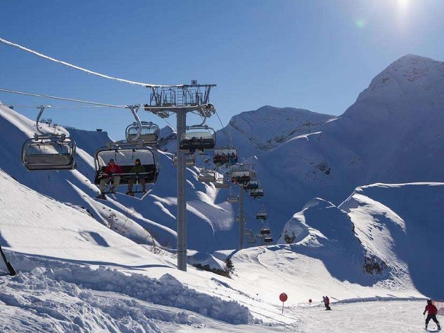 莫斯科+圣彼得堡6晚8日 优质航空香港直飞莫斯