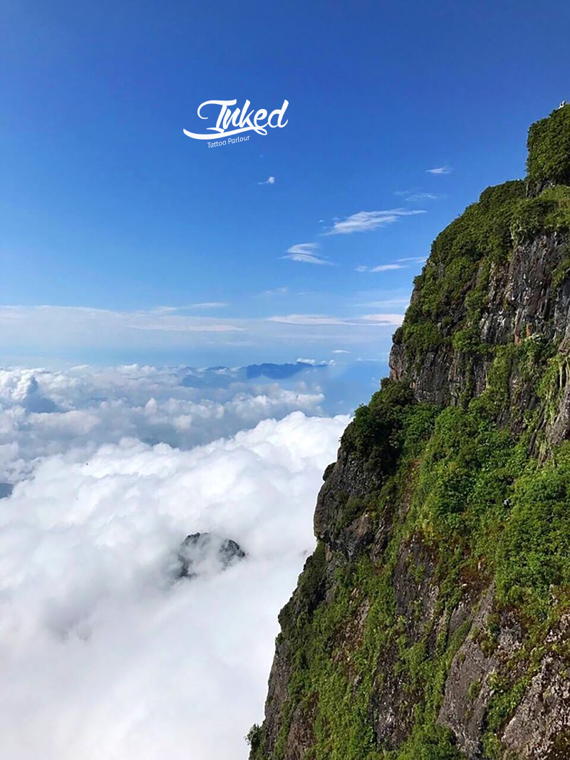 看看这个视角,云在脚下的感觉.