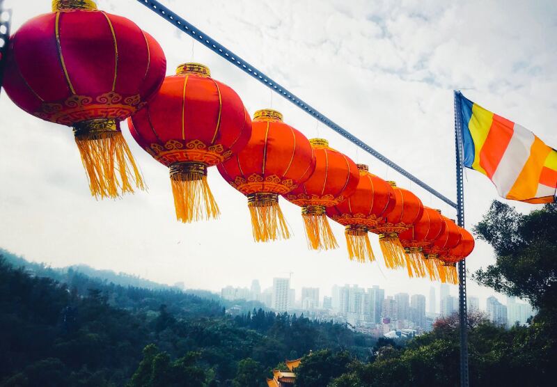 大寒时节厦门中岩寺的红灯高高挂起祈福一年更比一年好