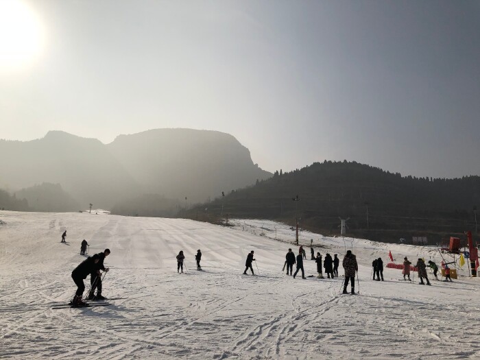 济南卧虎山滑雪场一日游