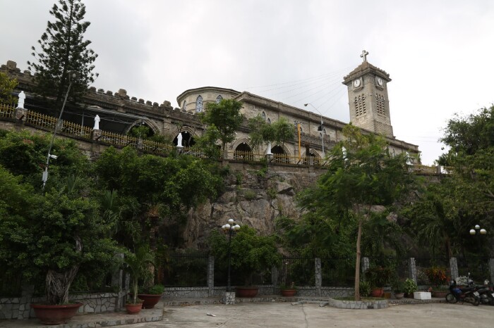 她是古时候统治芽庄的占婆王国南部的一位女神,据说保护着靠海吃海(饭