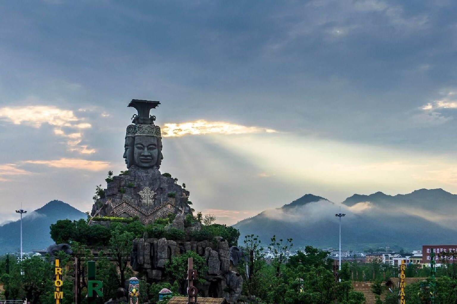 闲逛炭河里,醉看千古情