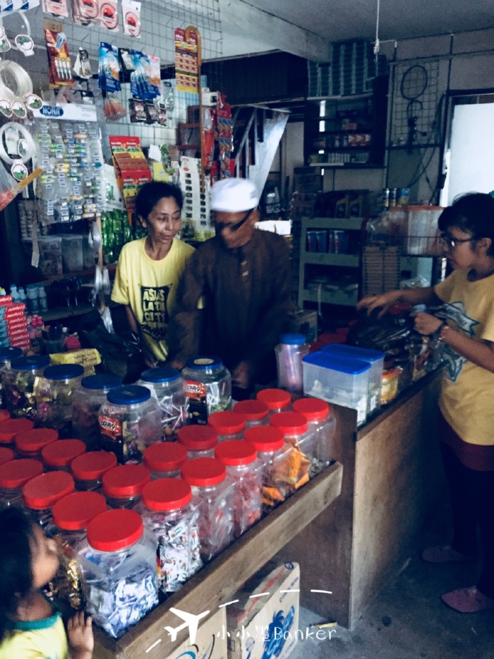 村落里面有一家小卖部,可以买到一些日常的用品,比酒店前台卖的便宜.