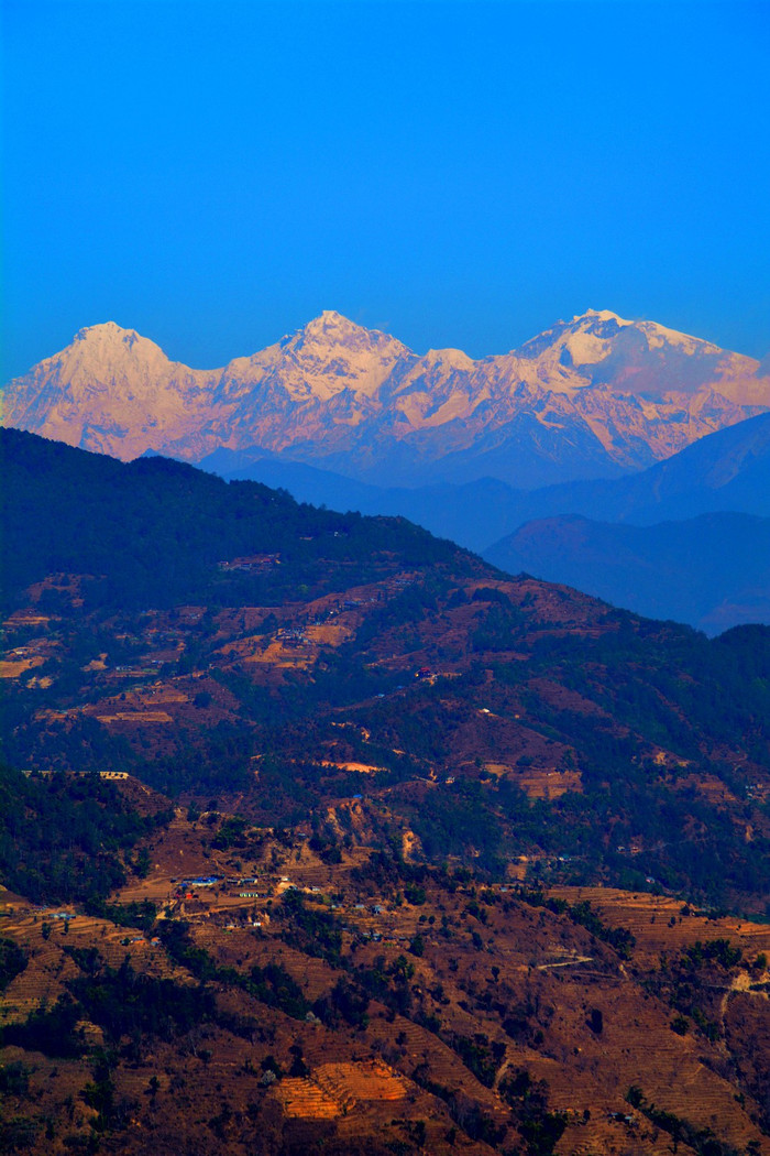 纳加阔特是加德满都山谷的边缘地区,海拔2100多米,被称为喜马拉雅山