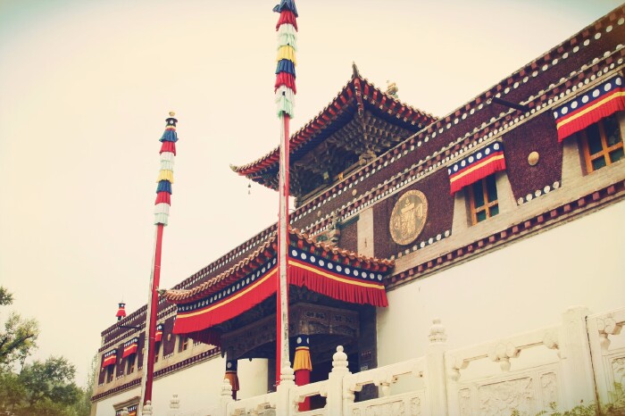 释迦牟尼初转四谛法轮) 神变塔(纪念释迦牟尼降伏外道时的种种奇迹)