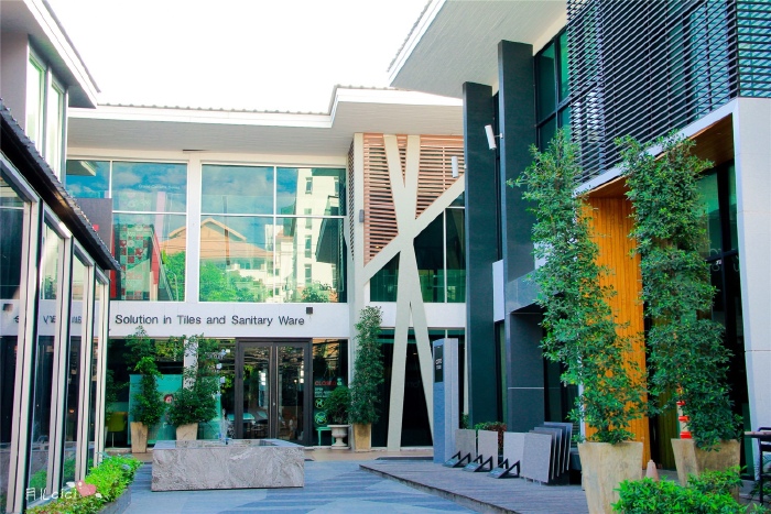 位于古城西北,邻近清迈大学,由多条纵横交错的小巷组成的艺术街区