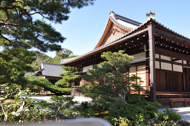 金阁寺                      美丽的庭院