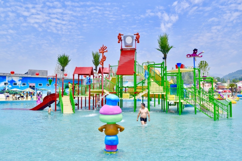 不去趟海边,就像辜负了整个夏季一样,哪个地方还没个水上乐园啊,这不