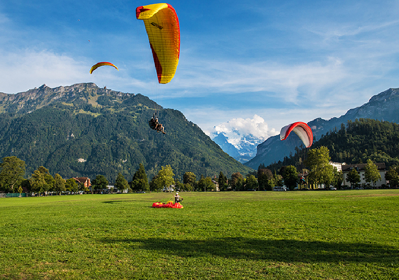 滑翔伞运动(因特拉肯)