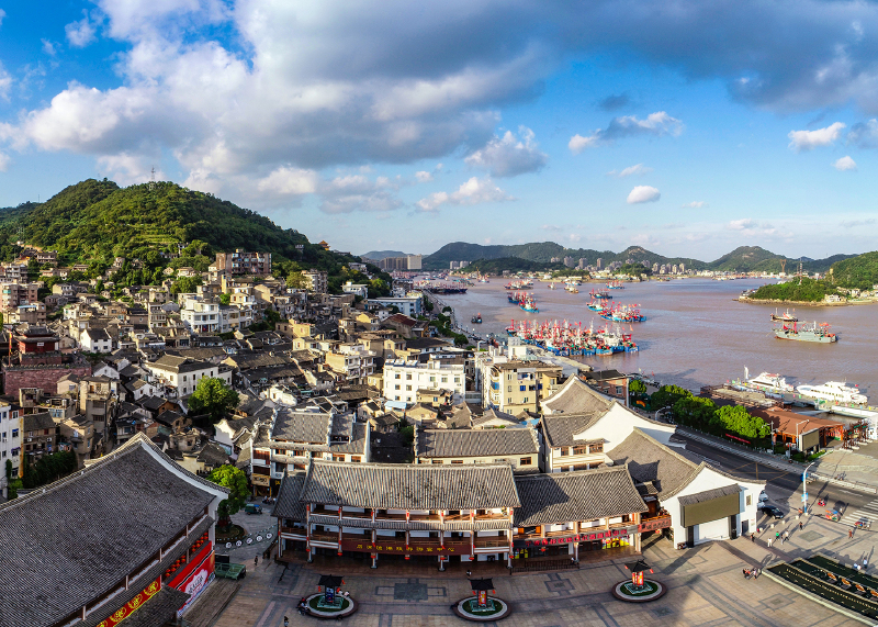 航拍浙江象山石浦港风采蓝天白云