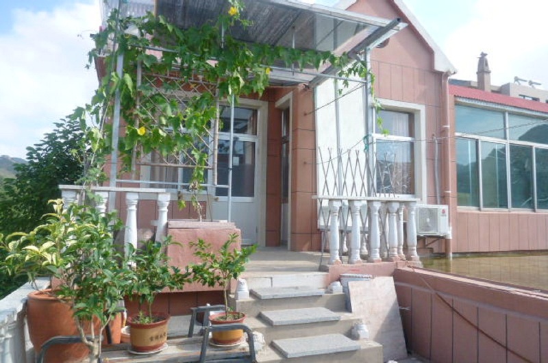 美丽的威海石岛桃树园山庄