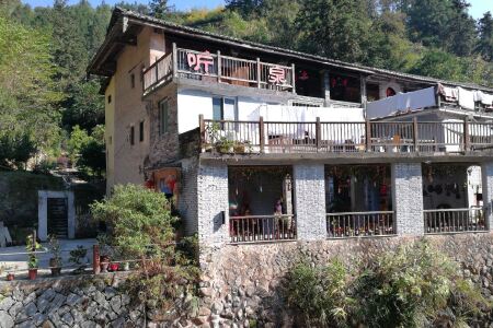 南靖土楼听泉山庄