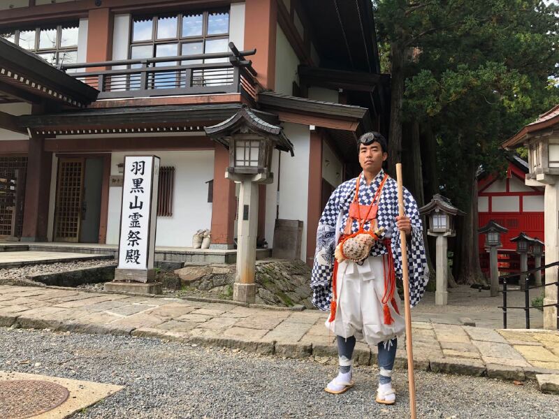 还遇到了修行的山伏,以及化身为山伏形象的日本当地导游.