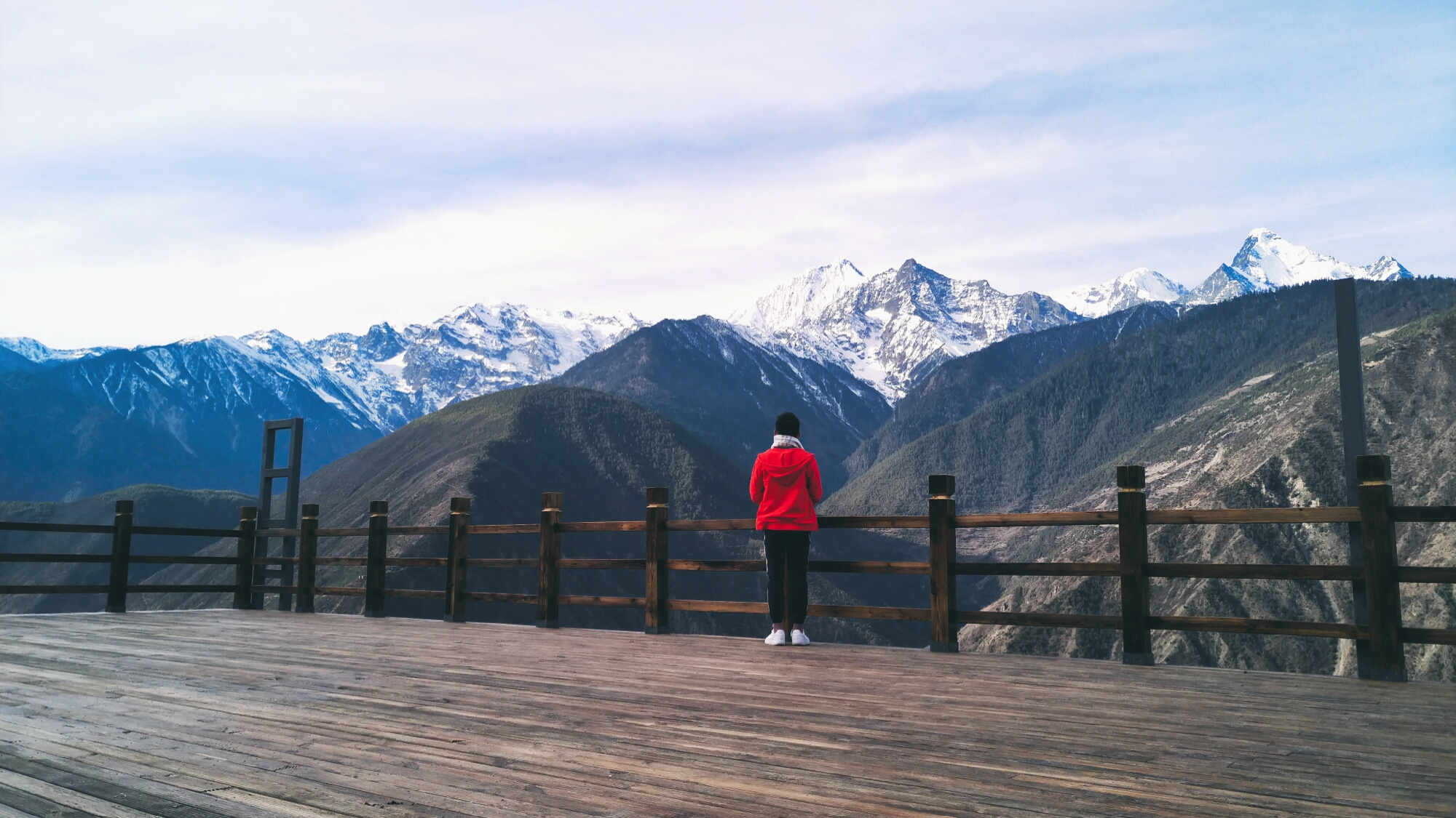 想带爸妈和妹妹出去旅游大概十一二月份的样子跟团游好还是自助游好呢