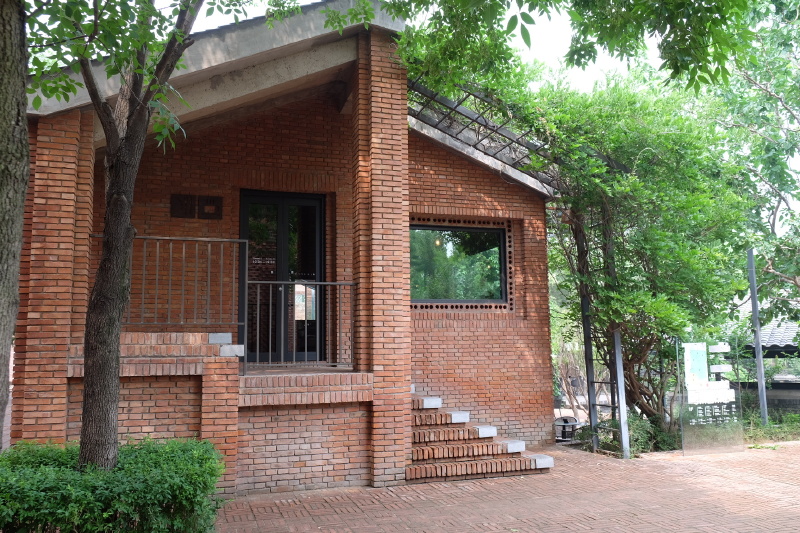 红砖美术馆内的红砖院子