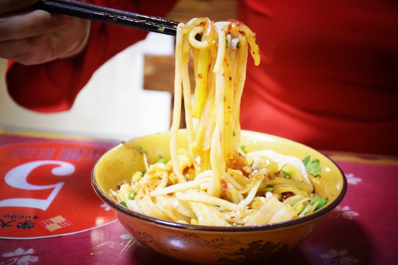 凉粉除了喜洲粑粑,还有当地的一些小吃喜洲最出名的莫过于喜洲粑粑