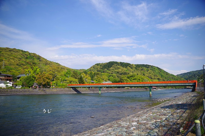 現在讓我們重新沿著宇治川把周圍的景點走一遍,包括宇治上神