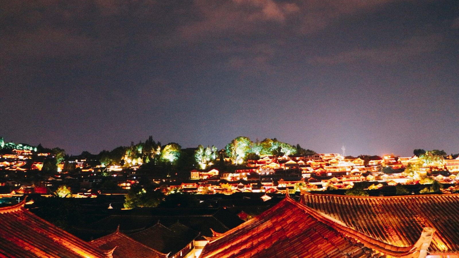 丽江狮子山夜景图片