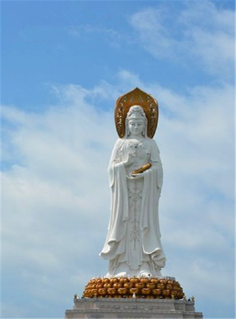 金玉观音位于南山文化旅游区内,被海南人民骄傲的称为"镇岛之宝",是