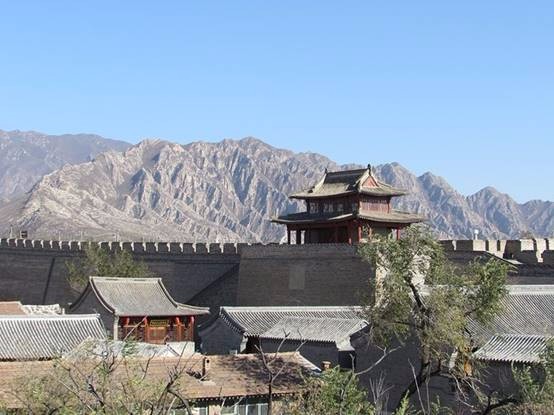 蔚縣雞鳴山據說是塞外第一高山,不少皇帝也來攀登過.山上有很多寺廟.