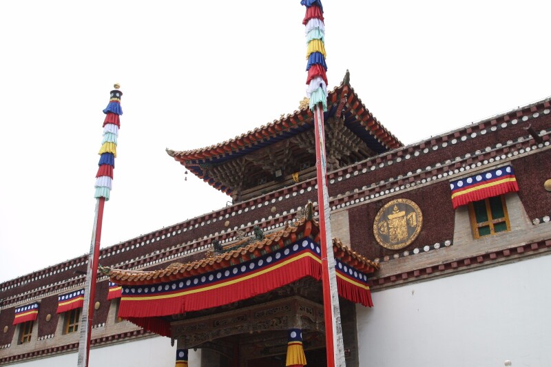 纪念释迦牟尼修行成正觉) 四谛塔(纪念释迦牟尼初转四谛法轮) 神变塔