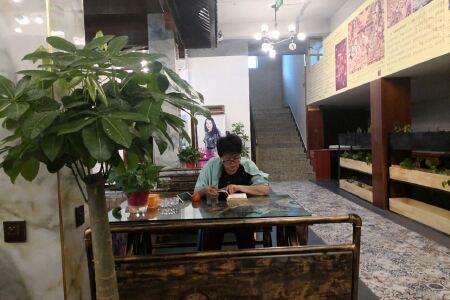 【凤凰大酒店(咸阳杨凌店)(原凤凰国际酒店)】地址:常青路和凤凰路