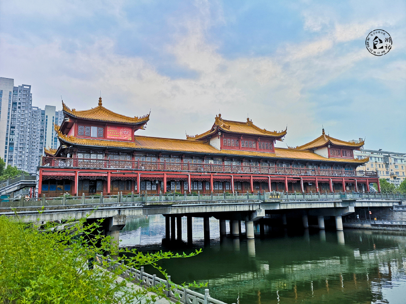 来到奉化网红打卡点之一——惠政大桥望江楼,一座跨越奉化江的仿古