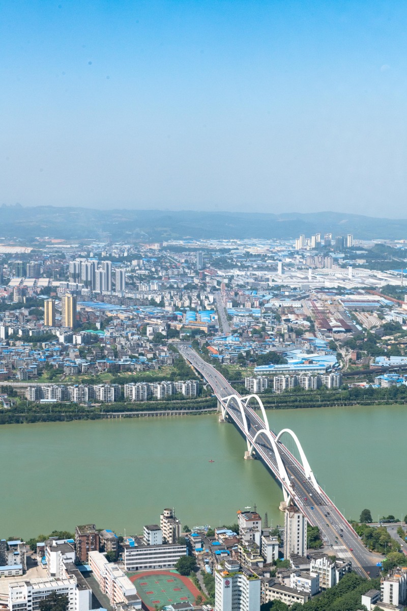 这里还设有303观光平台,在这里,可以360度无死角的看到柳州市的全貌