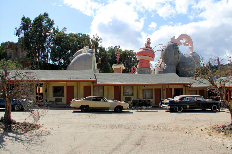 在祥和美麗中也存在陰暗,這是恐怖汽車旅館殺人現場.