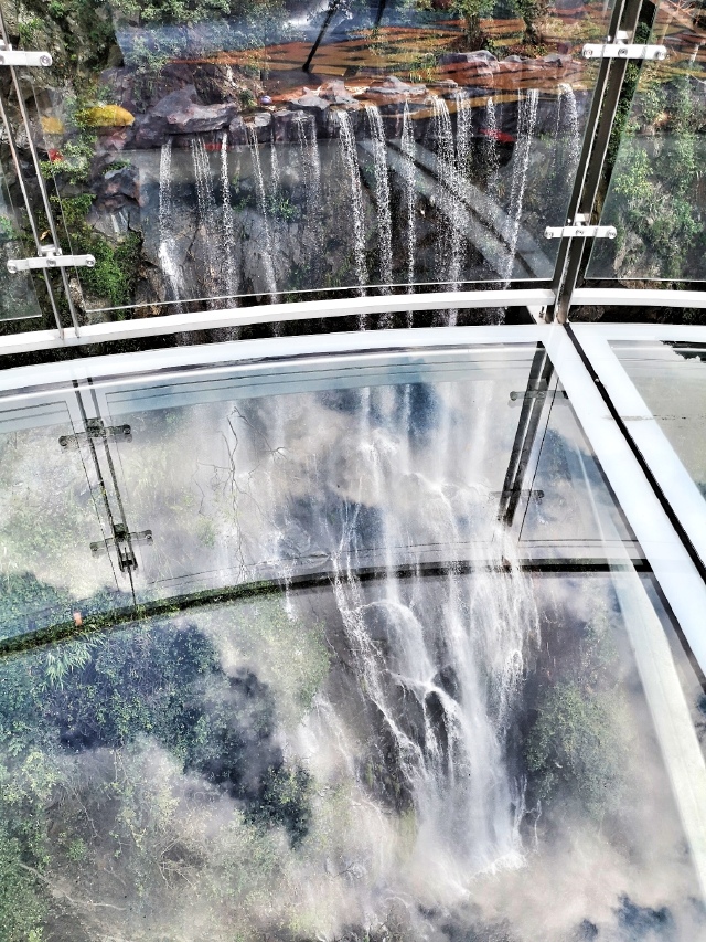       古龙峡玻璃大峡谷