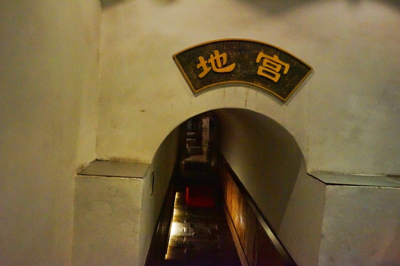 与北塔遥守相望的是南塔,中间隔了一条慕容