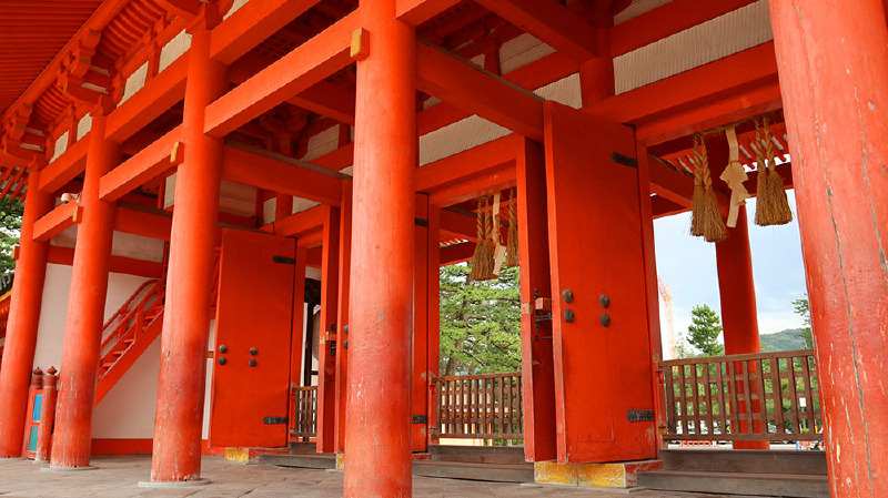 平安神宫的正门为"应天门",是一座双层构造的楼门,也许是洛阳也有一座