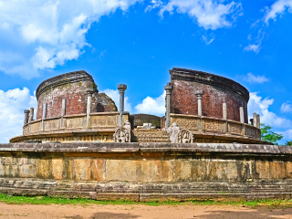 波隆纳鲁沃圣城