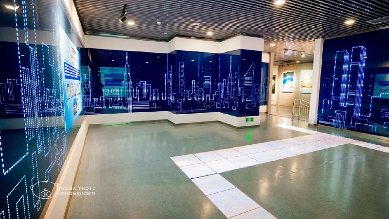 刘家峡大坝码头旁边气势磅礴的一座黄河水电博览园